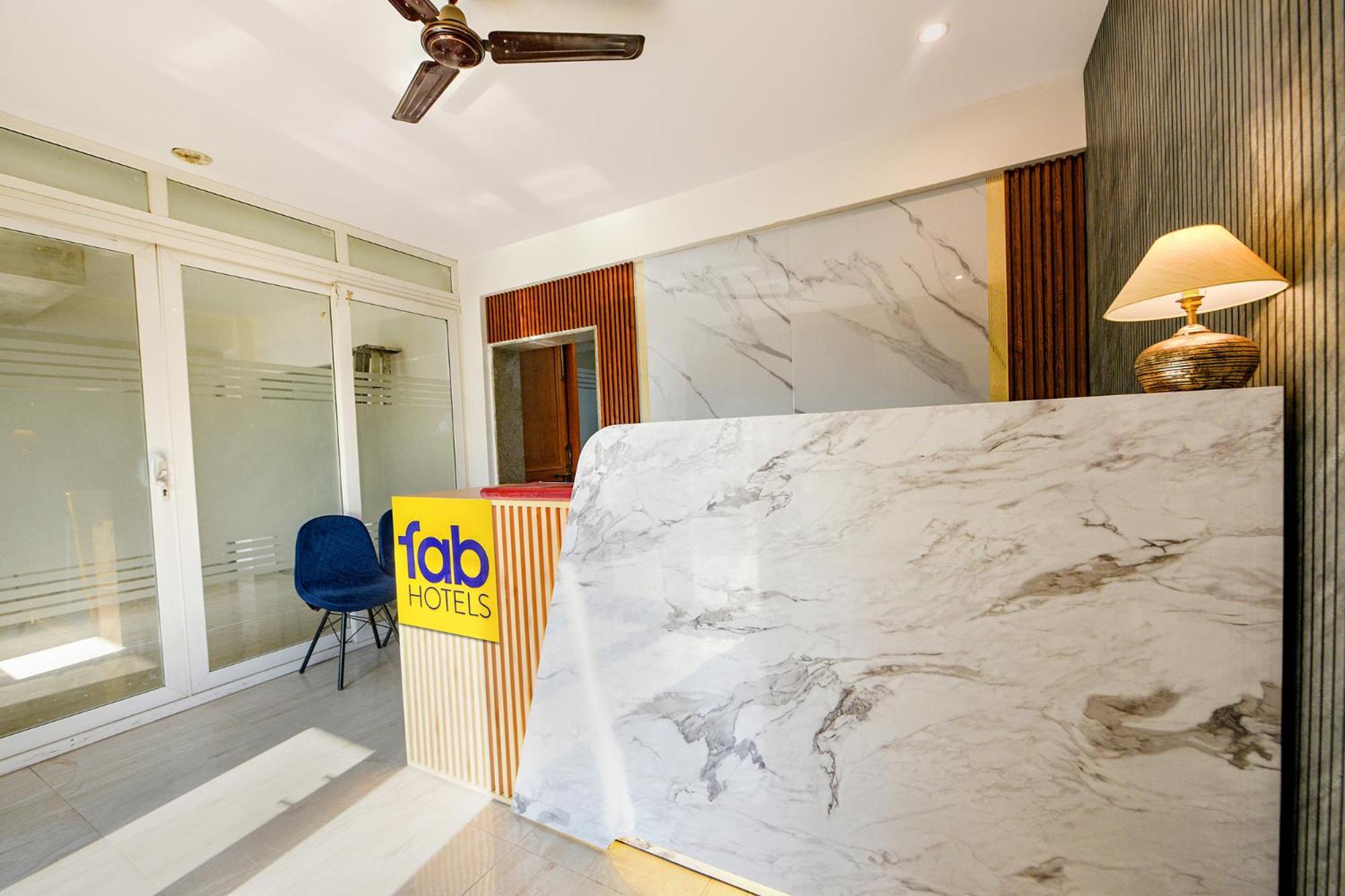 Fabhotel Ar Suites Gurgaon Exterior foto